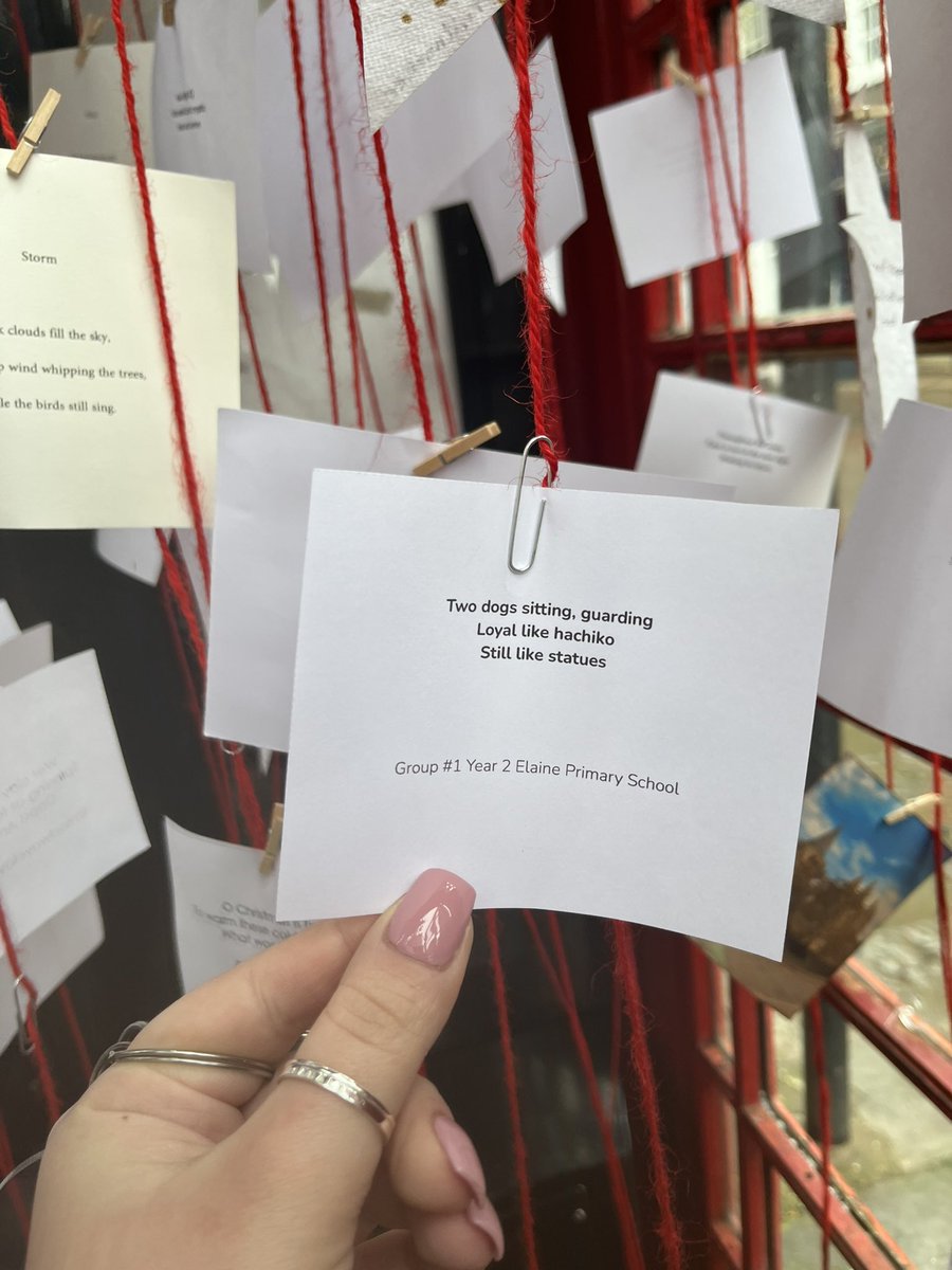 ArtDTElaine's tweet photo. Don’t miss out on seeing Year 2’s haikus on display at #MedwayArtBox in Rochester 🤩 This is part of the #OneHundredHaiku temporary installation that is up until the 7th January outside @CafeNucleus @nucleusarts 📖🇯🇵 #communityart #Medway @PrimaryElaine @IPAT_Edu https://t.co/rry2k2Jzui