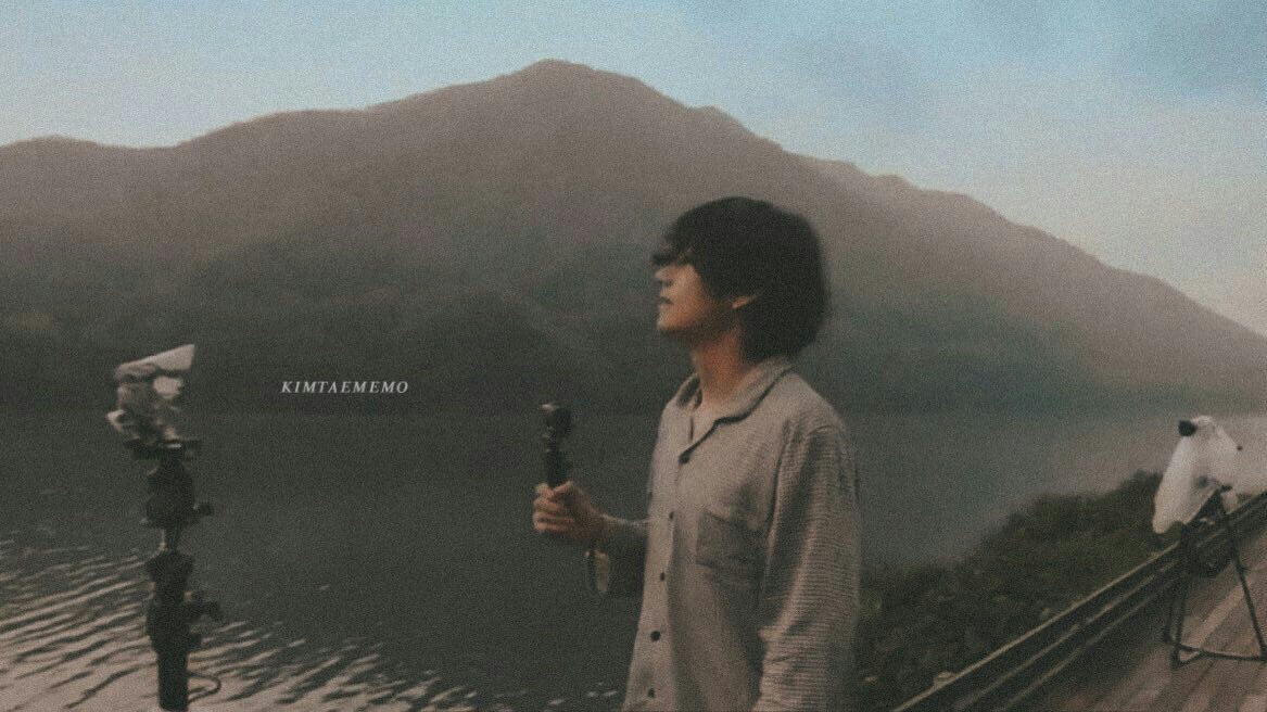 user1872503's tweet photo. happy birthday, kim taehyung. 🎂❤ https://t.co/1XvCGUqe6J