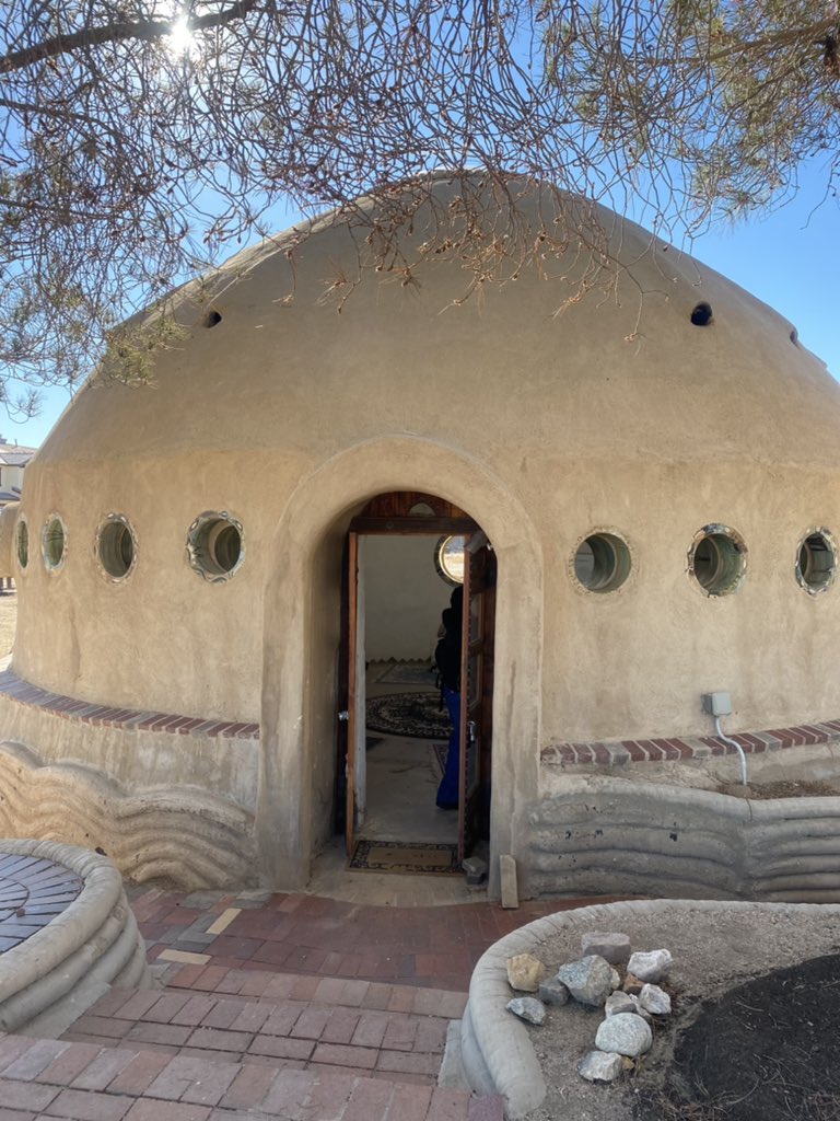 esalazar562's tweet photo. Learning about to build earthbag structures at CalEarth in a hesperia.
#calearth #earthbag #fallbrook https://t.co/IF2Ftpb7Yx