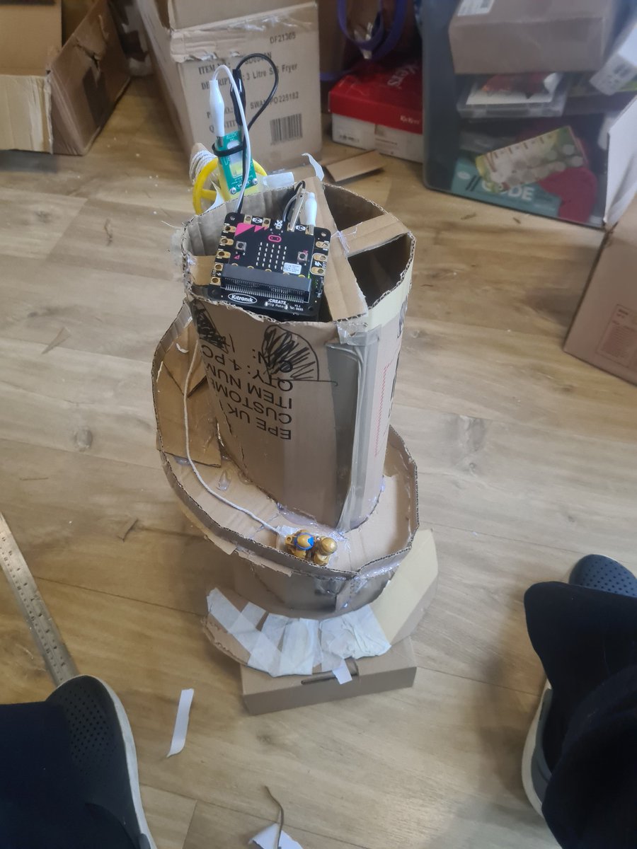 jonathonsimons5's tweet image. End of coding club week 2 . Designed and built helter-skelter fairground ride using the skills learnt in the previous  week. Needed more time to refine the coding  but everyone worked together and did their bit. 
#edtechmaven #CodeClub #Kitronik #microbit