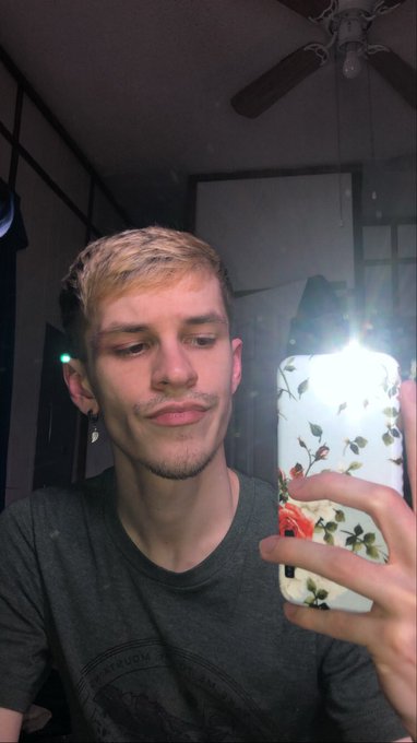 Watch 🧞‍♂️'s leaked NSFW photo on TwXstars