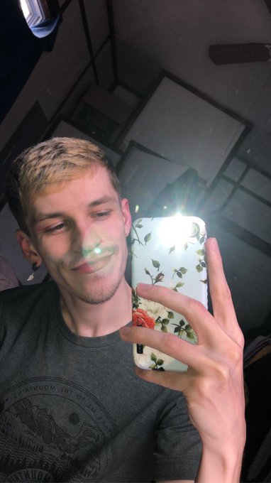 Watch 🧞‍♂️'s leaked NSFW photo on TwXstars