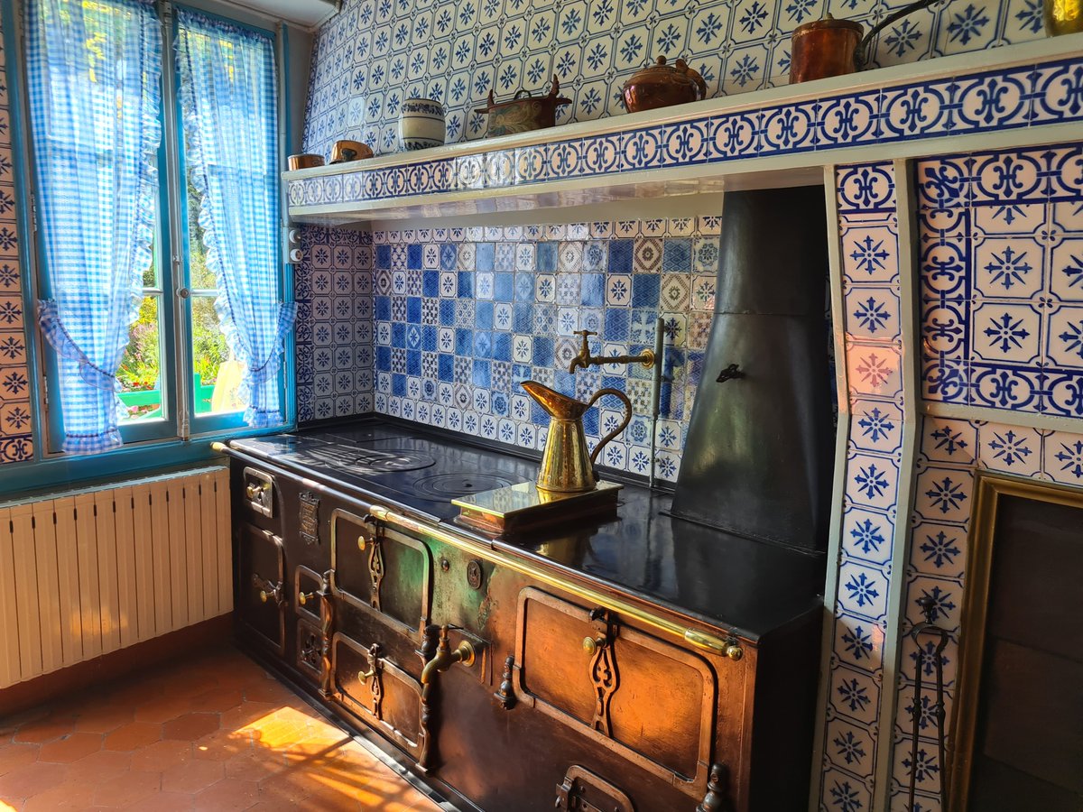 allontanarsio's tweet photo. Claude Monet’s home in Giverny, France https://t.co/fqinnHEhP6