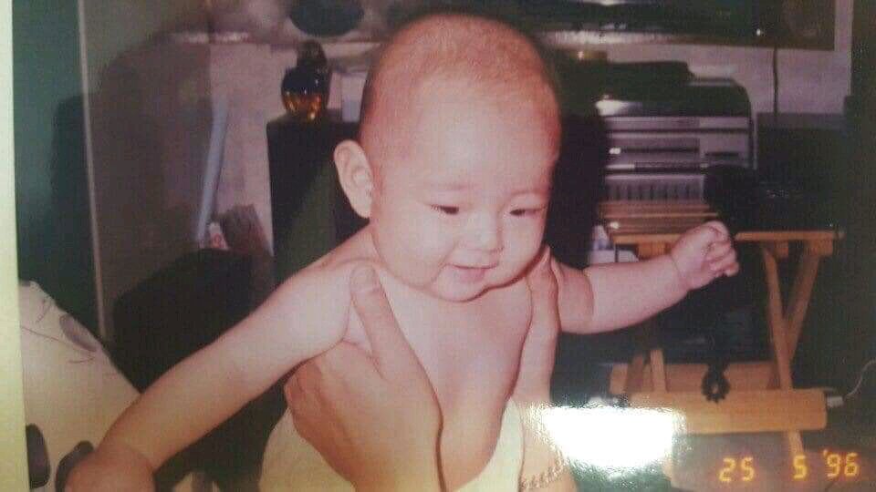 Phyusinthiri's tweet photo. #HappyBirthdayTaehyung 🥰🥰항상 웃고, 팀원들을 많이 사랑하고, 동생�� 많이 사랑받을 것이다.  좋아하는 노래를 부르며 가족, 에이미, 멤버들과 즐거운 시간을 보내세요.  사랑해요 🎊 🥰.  나의 한국어는 좋지 않다.  아직 배우는 중이니까 😁😁 https://t.co/JcSRLCcFyD