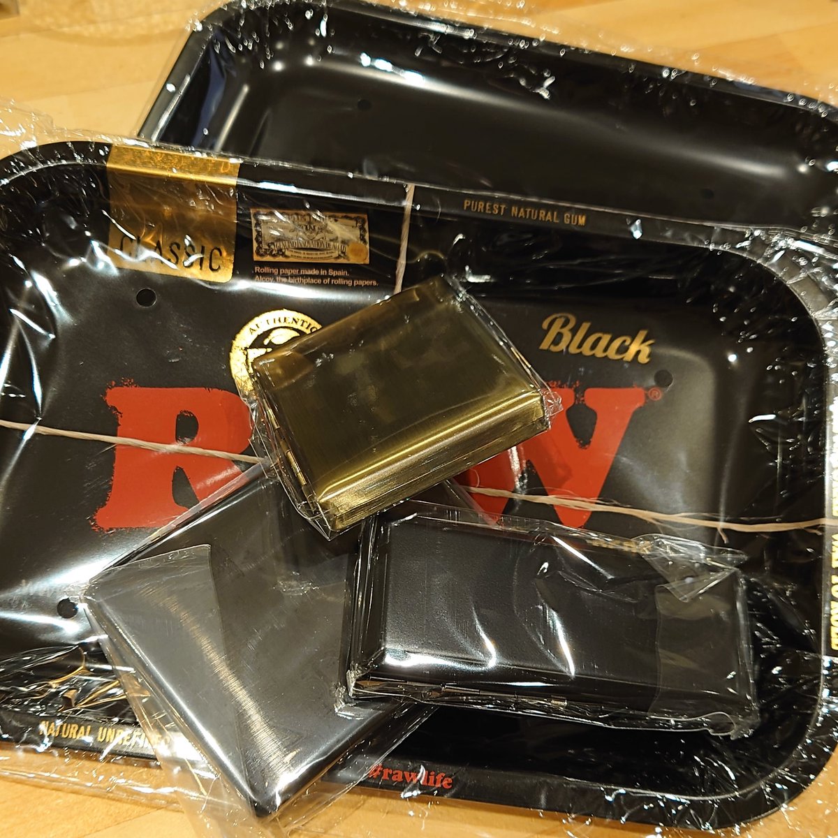 .
注文品入荷しました。
メーカーカタログから注文できます。
気軽にお申し付けください。
.
.
.
.
.
.
.
.
#RAW #シャグトレイ #喫煙具 #シャグ  #たばこケース #RYOケース #手巻きケース #タバコケース #キングサイズ #ワンクォーター .