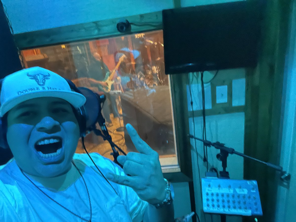 gioandtheguns's tweet photo. Let’s get shit done boys!! Recording a song all of y’all have been waiting for. If you’ve been to a live show 🤔🤔 what you think it is? 
#amazon https://t.co/86tPBVsOs5