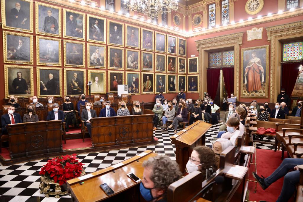 ajuntpalma's tweet photo. 📜📯 Bel Font ha estat l'encarregada de llegir el pregó de l'Estendard

🔝 A la seva intervenció ens ha traslladat a Palma de la seva infantesa
 
👉 És un dels actes d'aquesta festa tan nostrada per a la ciutat

@toninoguera @hila https://t.co/h0bMcmkAz6