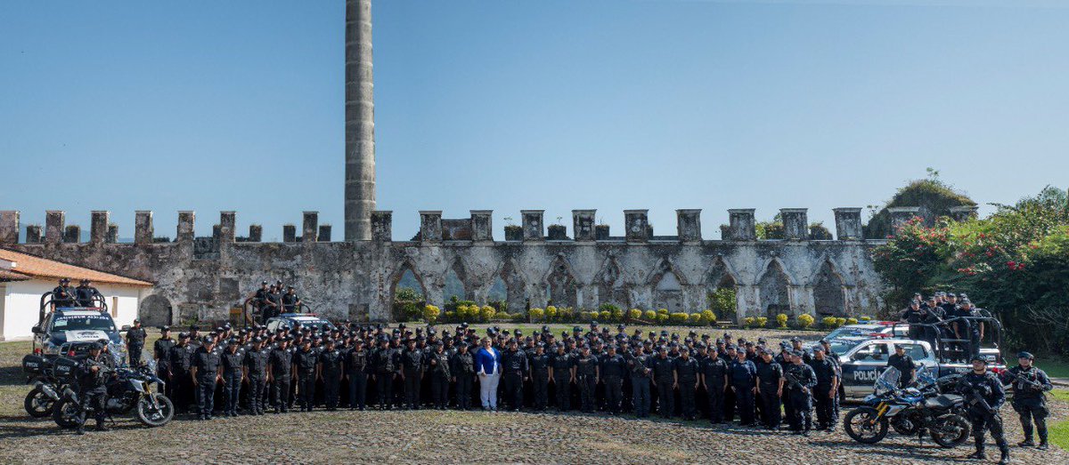 AytoCbaVer's tweet photo. En cumplimiento a la promesa de devolver a Córdoba la Policía Municipal, durante la administración púbica 2018-2021, encabeza por @leticia_landero, se logró incrementar el número de elementos policiacos activos en un 441%, gracias a una inversión superior a los 191 mdp. https://t.co/rjyI2bC3zT