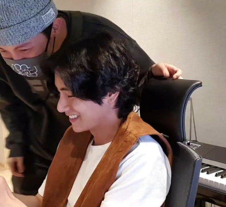 VopePicBot's tweet image. #HAPPYVDAY 😆❤️