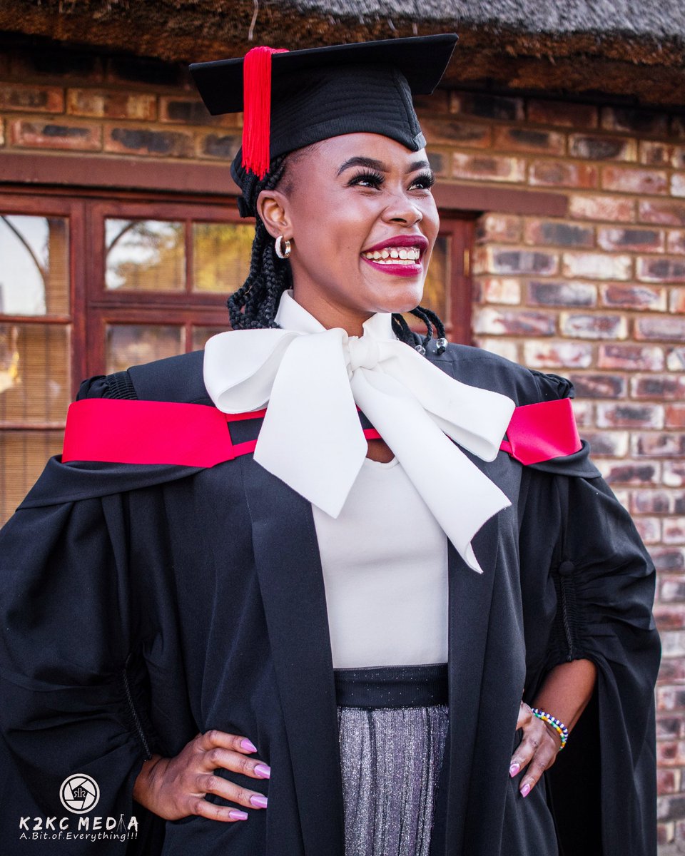 Iam_Chosen95's tweet photo. 29/12/2020 was one of the most victorious yet depressing day of my life. But it was also the night I got 1 of the biggest revelations of my life. Ke nale Kganya.
19/04/2021 #UfsVirtualGraduation happened, and still quite a bittersweet day for me. 
15/05/2021 Modimo le Badimo... https://t.co/2LkgslT20q