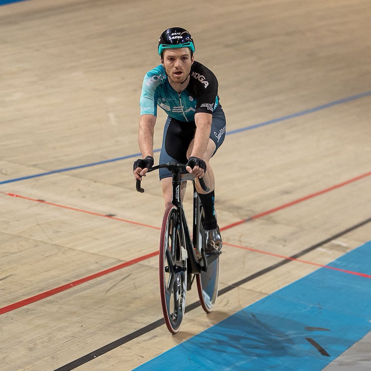 beatcyclingclub's tweet photo. 💥 𝘎𝘰𝘪𝘯𝘨 𝘰𝘶𝘵 𝘸𝘪𝘵𝘩 𝘢 𝘽𝘼𝙉𝙂
Maar liefst 𝟭𝟭 medailles, waarvan 𝟳 goud, in onze laatste officiële wedstrijd van 2021. Dat noemen we afsluiten in stijl!
👏 Trots op onze toppers!
#NKBaan 🇳🇱 #RoadToBEAT 🚴♂️ https://t.co/wQQxsrCd69