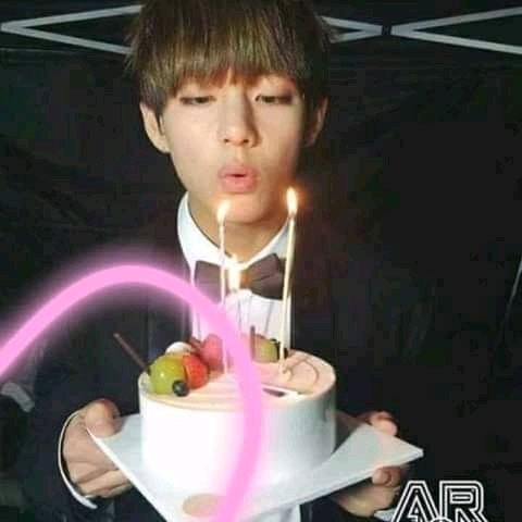 yoonsley's tweet photo. HAPPY BIRTHDAY KIM TAEHYUNG
#HappyBirthdayTaehyung 
#TAEHYUNG 
#HappyTaehyungDay https://t.co/3CufbWewwf