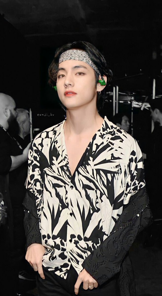 Tamannabhatt02's tweet photo. " I purple you "
You are the most handsome man for me on this planet boy no matter what others think for me you are a masterpiece created by God for rulling our hearts 💜
" I love you so much" 
#TAEHYUNGDAY 
#WinterMiracleV
#SnowPrinceTaehyung
#TaehyungTaughtMeTo https://t.co/OldD2d2Nyv