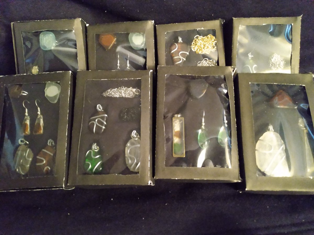 kyle1993brown's tweet photo. New packaging so that you can see the pieces with out opening the box #badlighting https://t.co/ouZLyzMdG7