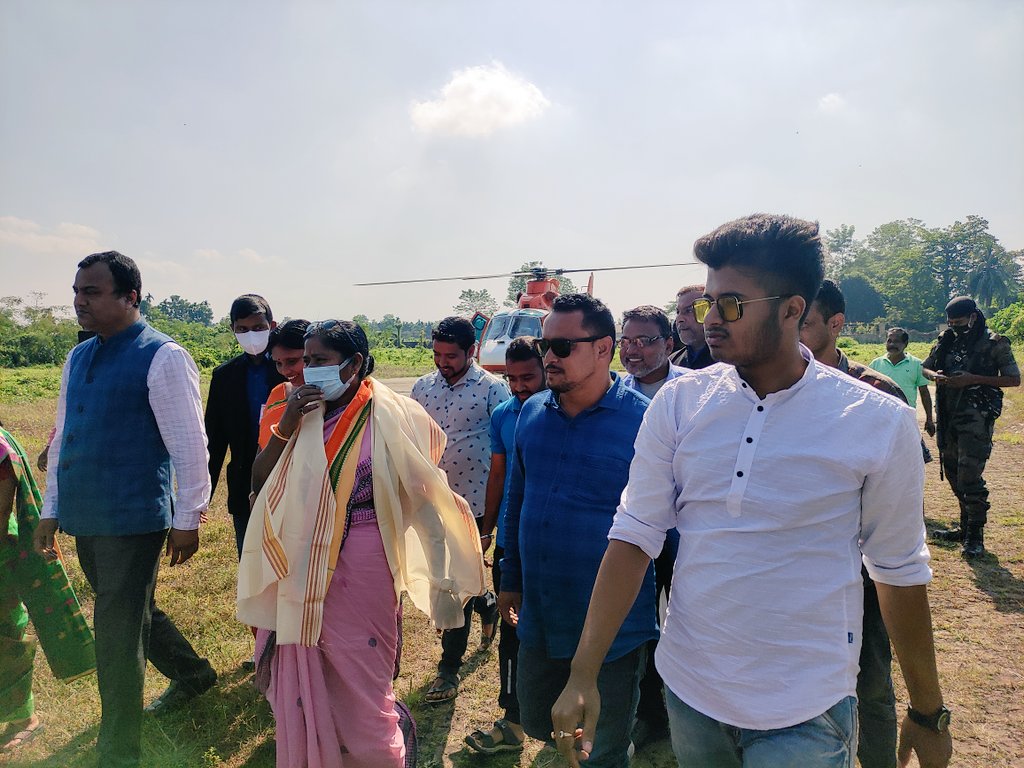 KantaRoni's tweet photo. ত্রিপুরা রাজ্যের ভূমিপুত্রী তথা কেন্দ্রীয়  সামাজিক ন্যায়বিচার ও ক্ষমতায়ন প্রতি মন্ত্রী মাননীয়া প্রতিমা ভৌমিক মহোদয়াকে শুভ জন্মদিনের অনেক অনেক শুভেচ্ছা ও অভিনন্দন। 💐💐🙏🙏
মা ত্রিপুরেশ্বরীর নিকট আপনার সুস্বাস্থ্য ও দীর্ঘায়ু কামনা করি দিদি । @PratimaBhoumik @RupaliAdhikari3 https://t.co/It4gkSL5dK