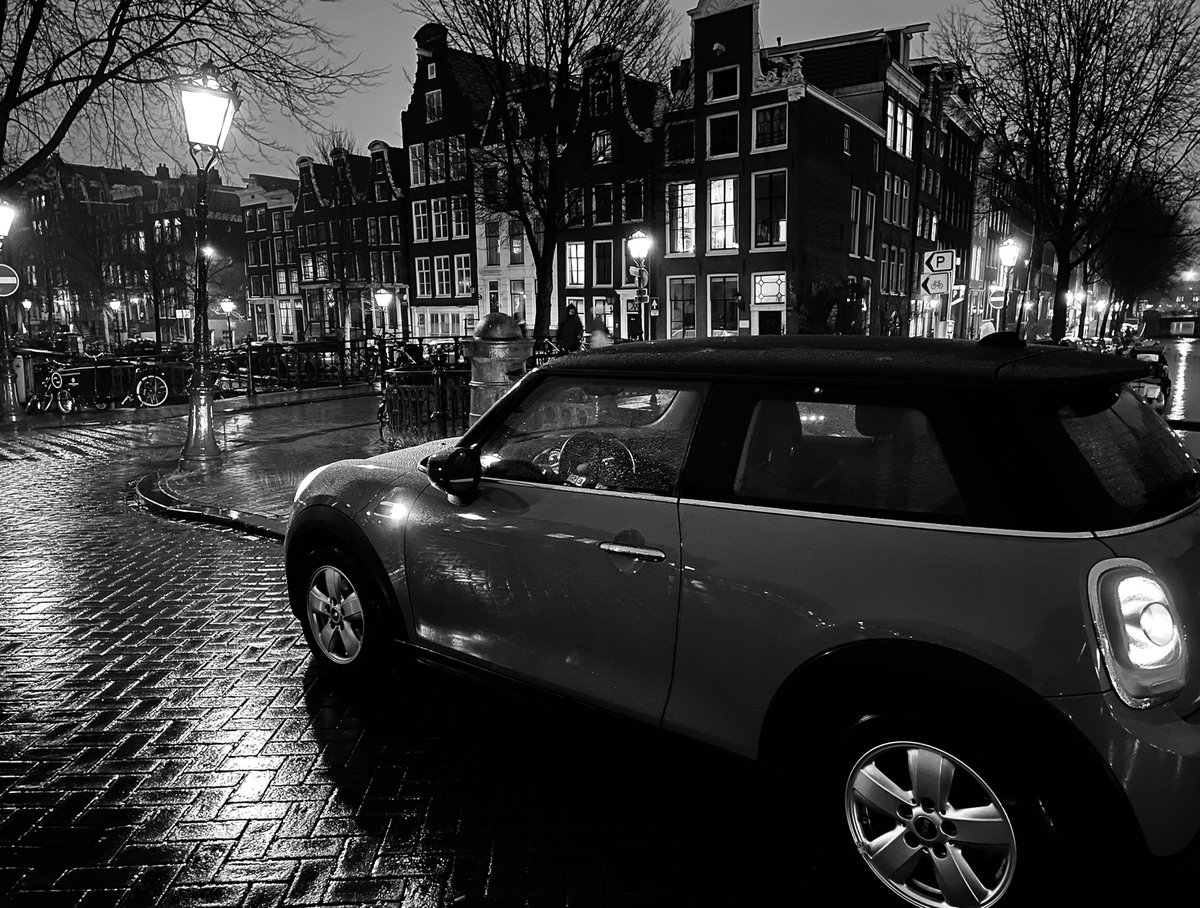 justnotperfect0's tweet photo. #mini #minicooper #roadTrip #Amsterdam #hetperfecteplaatje holliday in amsterdam with the Mini 🤡 https://t.co/komXW2zV5M