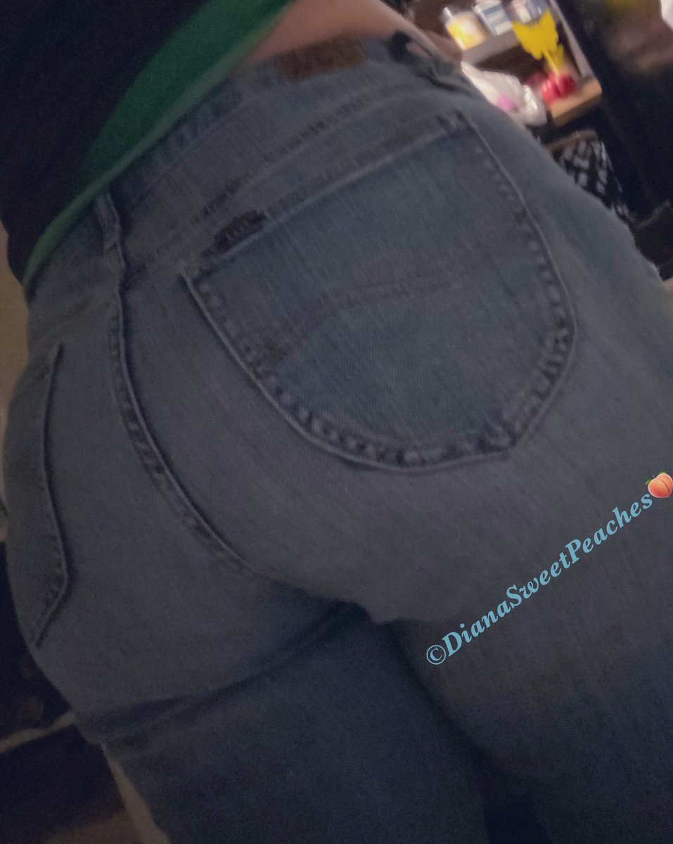 Diana_SweetP's tweet photo. Lmao just goofing around and sharing random #FatAssProblems #AboutToBustOuttaThemJeans 😂😂😂 https://t.co/YrCEfBaHmM