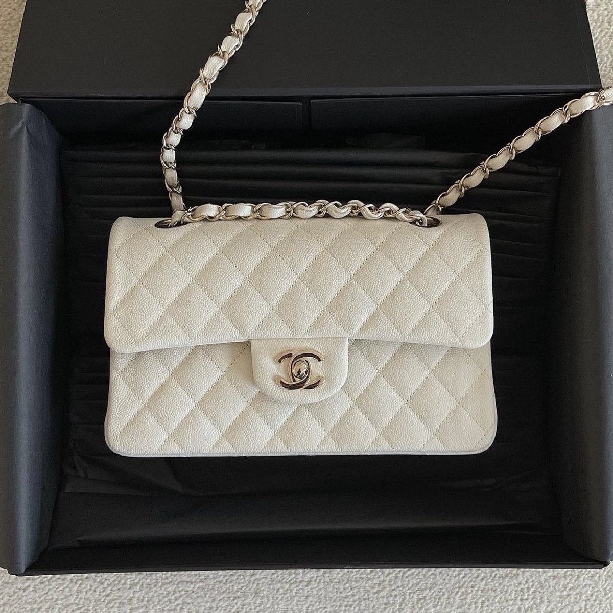 204Fashion's tweet photo. Chanel https://t.co/G5XTcguXTl