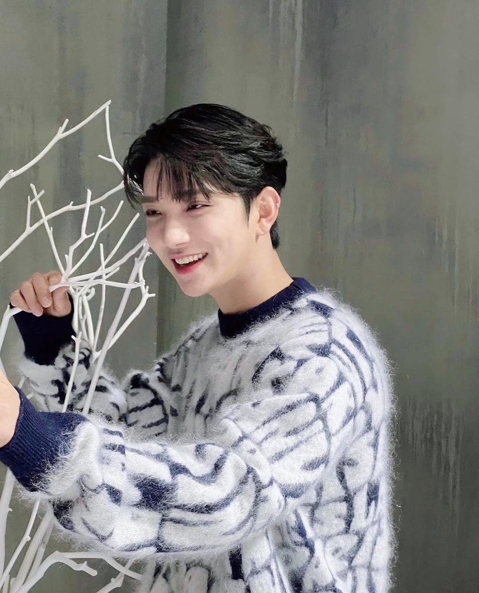 lovelyscuttle_'s tweet photo. happy joshua day! kamu orang yang paling sweet di hatiku. I hope ur always happy, bcs ur smile make me happy . pokoknya i love you joshuaa <333

HAPPY JOSHUA DAY 
#슈아가_뇨롱뇨롱_내려온_날
#WinterPrinceShuaDay @pledis_17 https://t.co/uKdy6xtX1f