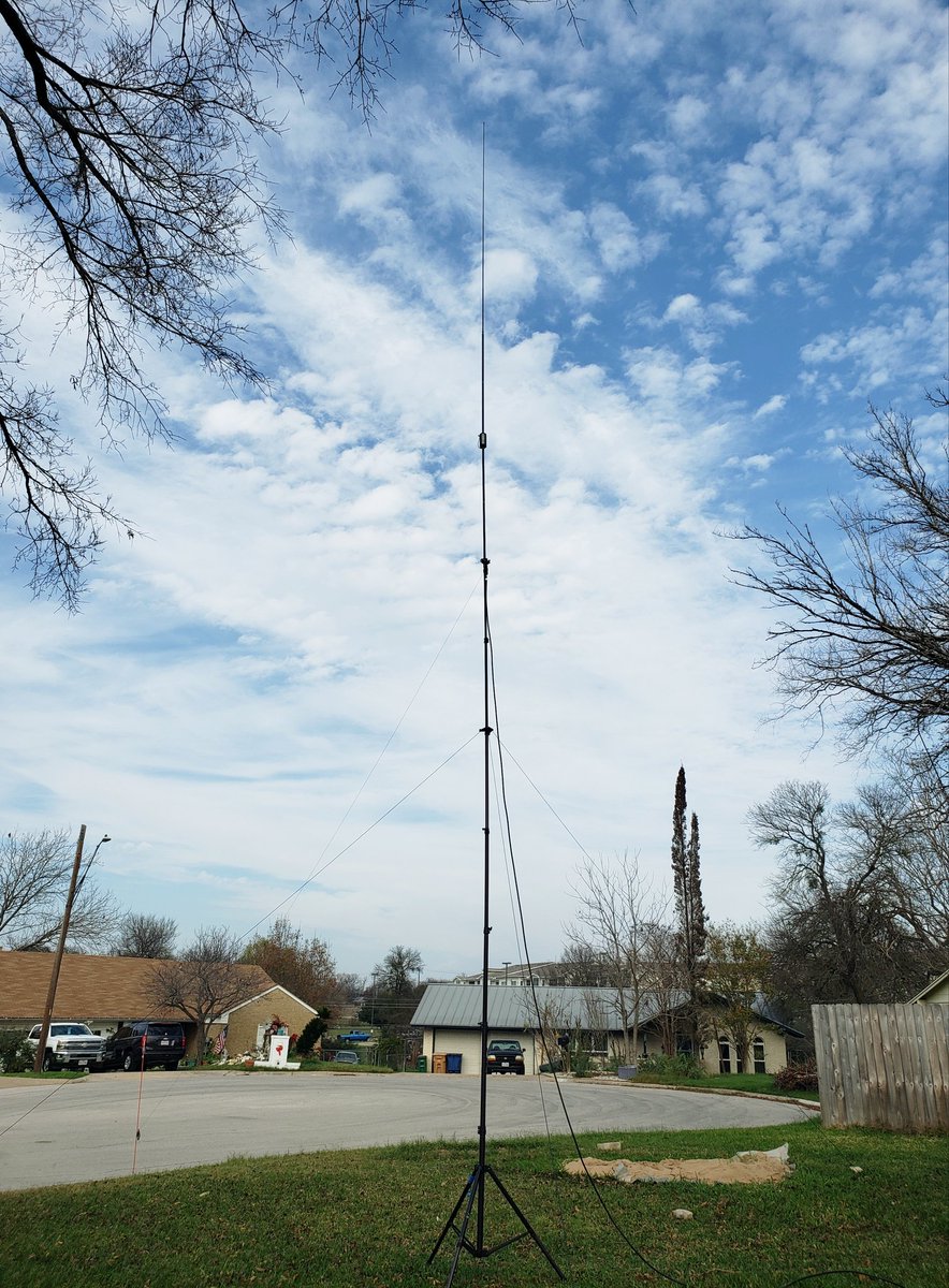 KD3E_'s tweet photo. Tested out the 40m vertical configuration on the @Buddipole with UltraFlex LMR400. Checked in to TCARES Winlink Wednesday with no problem and talked to @ScottDWallace #KFSDW on some GroundWave propagation. Going to pull down and hone in on the 80m vertical configuration tonight. https://t.co/eeUaNuc4TH