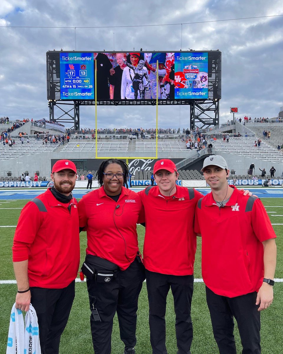 NaturallyNatura's tweet photo. Big Win for the Houston Cougars! Birmingham Bowl Game! 🐾 #UH #AthleticTraining #GoCoogs #ATsAreEssential #MATStudent https://t.co/QhxCDrYZiY