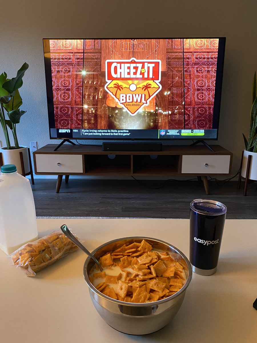 got the @CheezItBowl on 😌