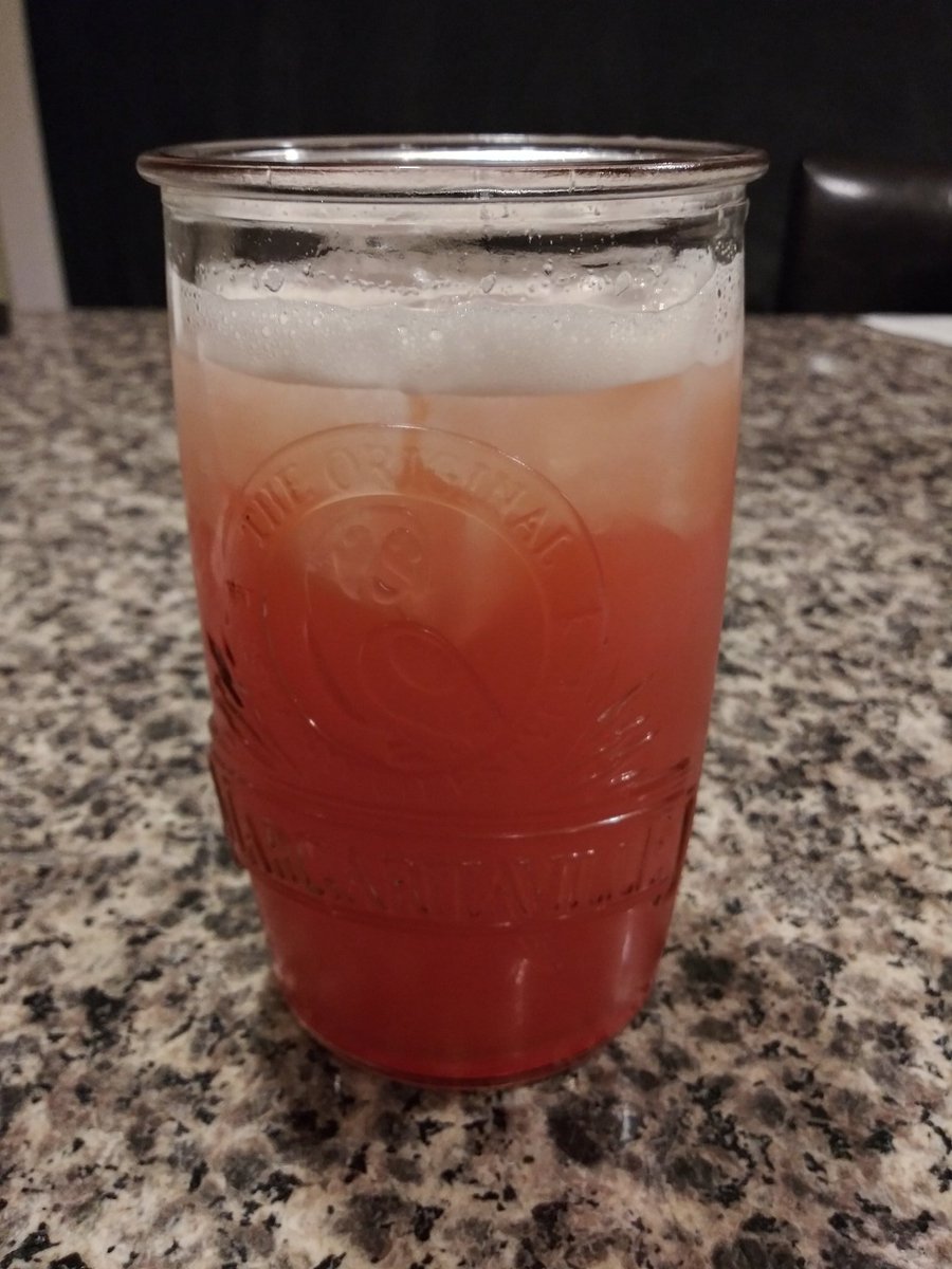 Vikes_Dawgs's tweet photo. Super easy rum punch you'll be drinking all night
2 shot rum
3 shot pineapple juice
3 shot ginger ale
Splash of grenadine

Cheers https://t.co/OCzqKfDNz2