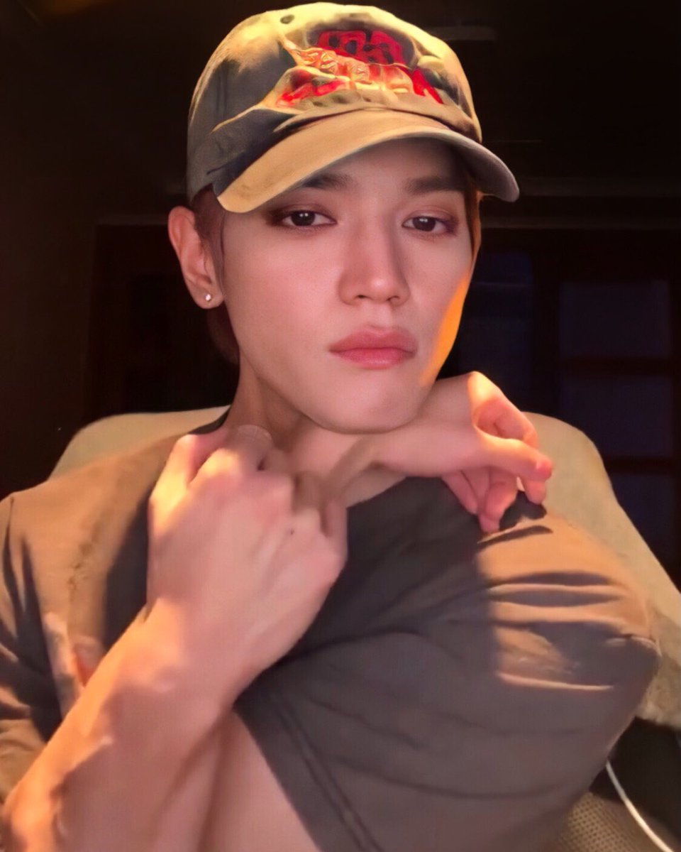 taeyong’s veiny arms..