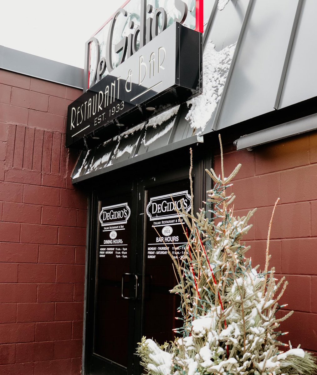 DeGidios's tweet photo. Now THIS is the Minnesota weather we're used to! Warm up with the classic DeGidio's you love ❄️ ♥️
#degidios #MySaintPaul #eatmn #yelpmsp https://t.co/BpgZ1MnBzn