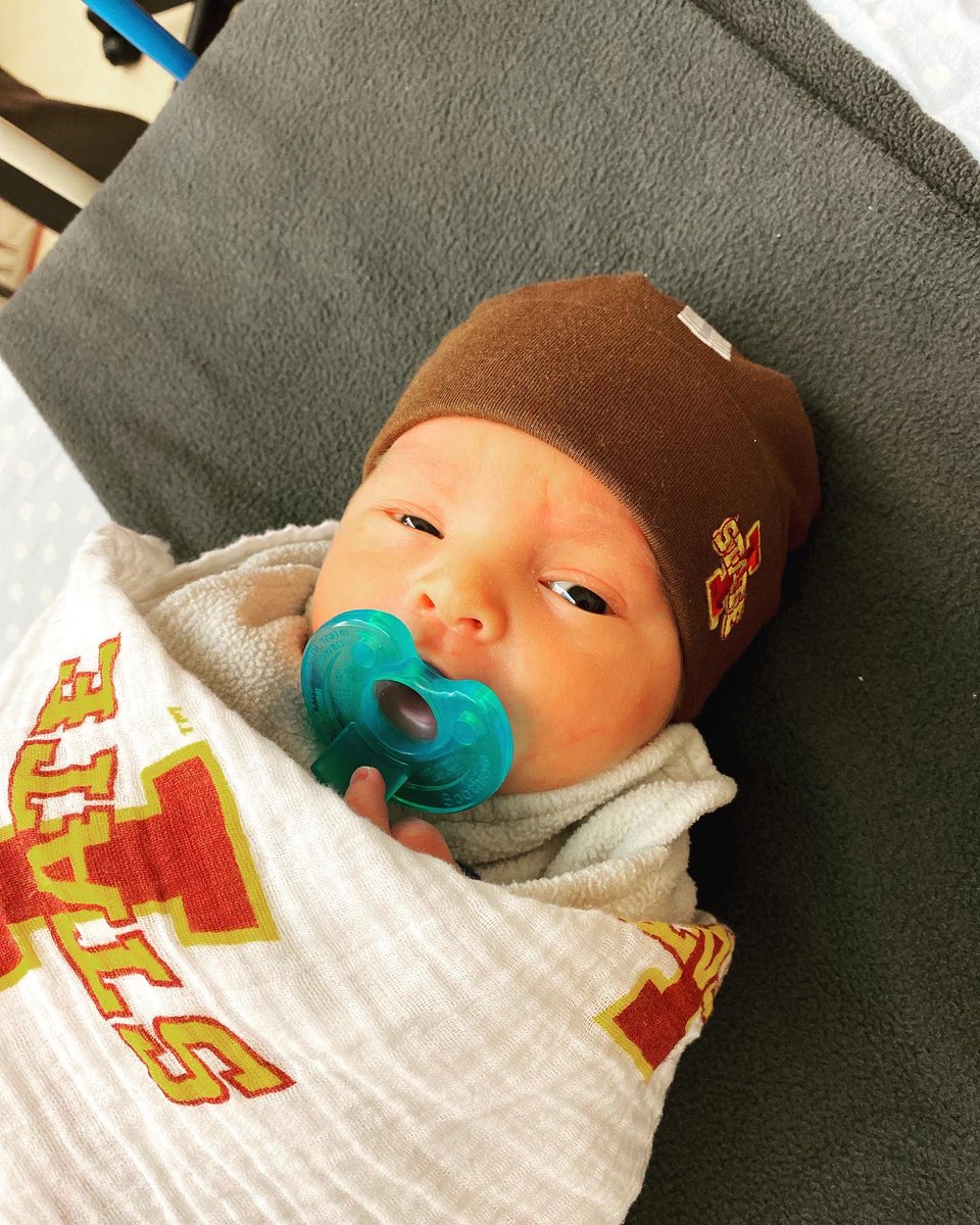 buzzlightyur's tweet photo. Hey @CycloneATH @CycloneFB  our 6 day old baby Reid is rooting for you today from the NICU at @UIchildrens ❤️💛 #cyclonenation #cyclonepower #cheezitbowl https://t.co/dkfDx7CLY6