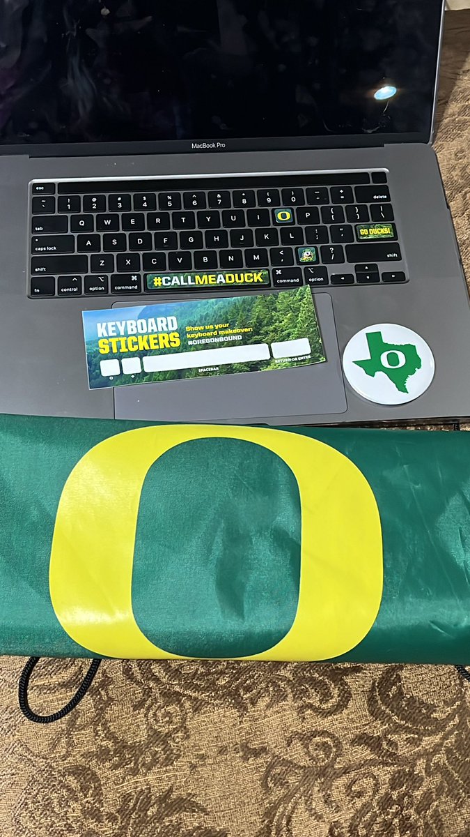 loreleiwatson2's tweet image. So excited about my new University of Oregon swag! Thank you to the University and the amazing admissions counselors who made me want to move already! Can’t wait for the game tonight! @uoregon @oregonfootball @TheOregonDuck #OREGONBOUND #keyboardstickers