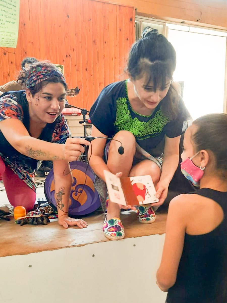 lriesgo's tweet photo. UN AÑO DEL LANZAMIENTO DE #BuenosAiresVacunate ❤️💉

👉 En articulación con @Saludbap, realizamos shows e intervenciones artísticas en distintos vacunatorios de la Provincia, para quienes esperaban su vacuna y para el personal de salud.

365 días de solidaridad y compromiso ❤️💉 https://t.co/porWTHjymx