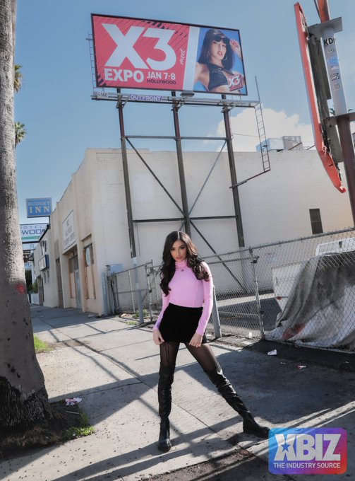 2 pic. Thank you @XBIZ for this incredible billboard 😍✨🔥 I will be at the @x3expo this Jan 7-8 💕 come<a class="tags" href="/tag/xbiz">@xbiz</a>