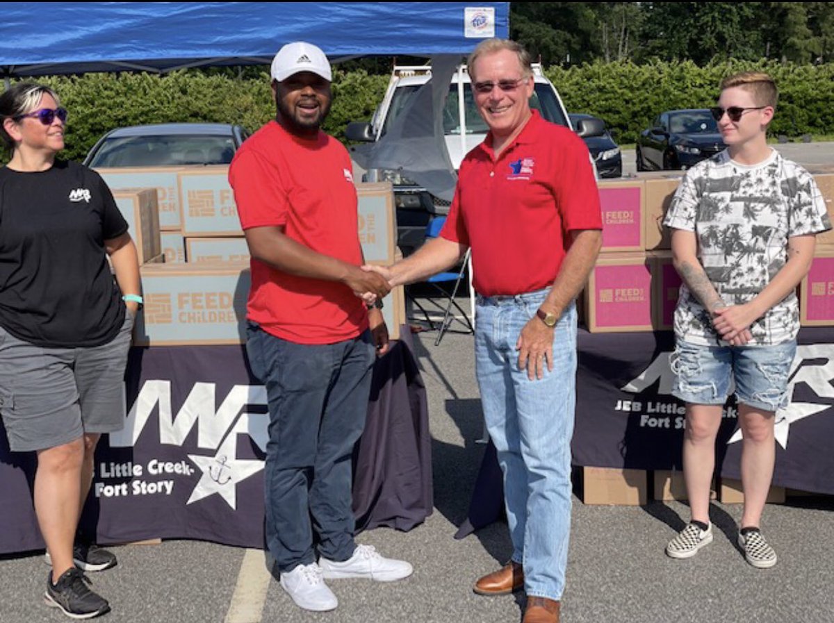 SaluteHeroes's tweet photo. At the Coalition, service starts at the top, and 2021 was no exception.  @coalitionceo was out front from high profile meetings &amp; events with top US &amp; VSO officials, to working food distributions, leading local veteran initiatives, &amp; supporting staff and scholarships. #2021Recap https://t.co/aiqTIA88aU