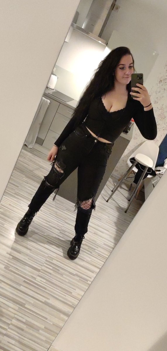 sayyyrahdeee's tweet photo. Before and after 😈😈 https://t.co/NcPgQSTCvt