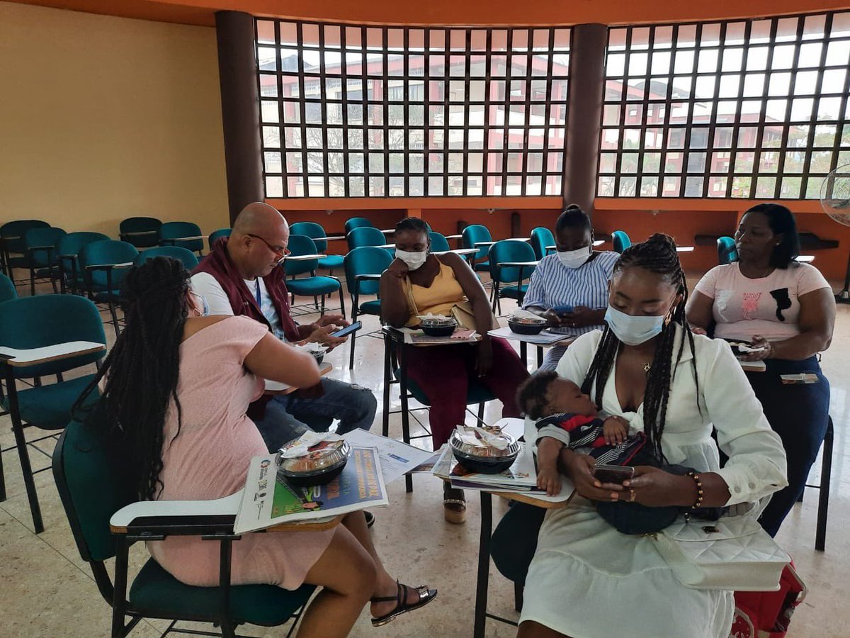 ComisionadoPaz's tweet photo. Felicitamos a los consejeros de #MedioAtrato y #RioQuito #Chocó por su participación en #PAZoAPAZo y obtener su certificado. Se aprovechó la graduación para proyectar planes de trabajo con miras al 2022 y evaluar resultados del presente año. 
 #EsConHechos https://t.co/9Bi9SzdduD