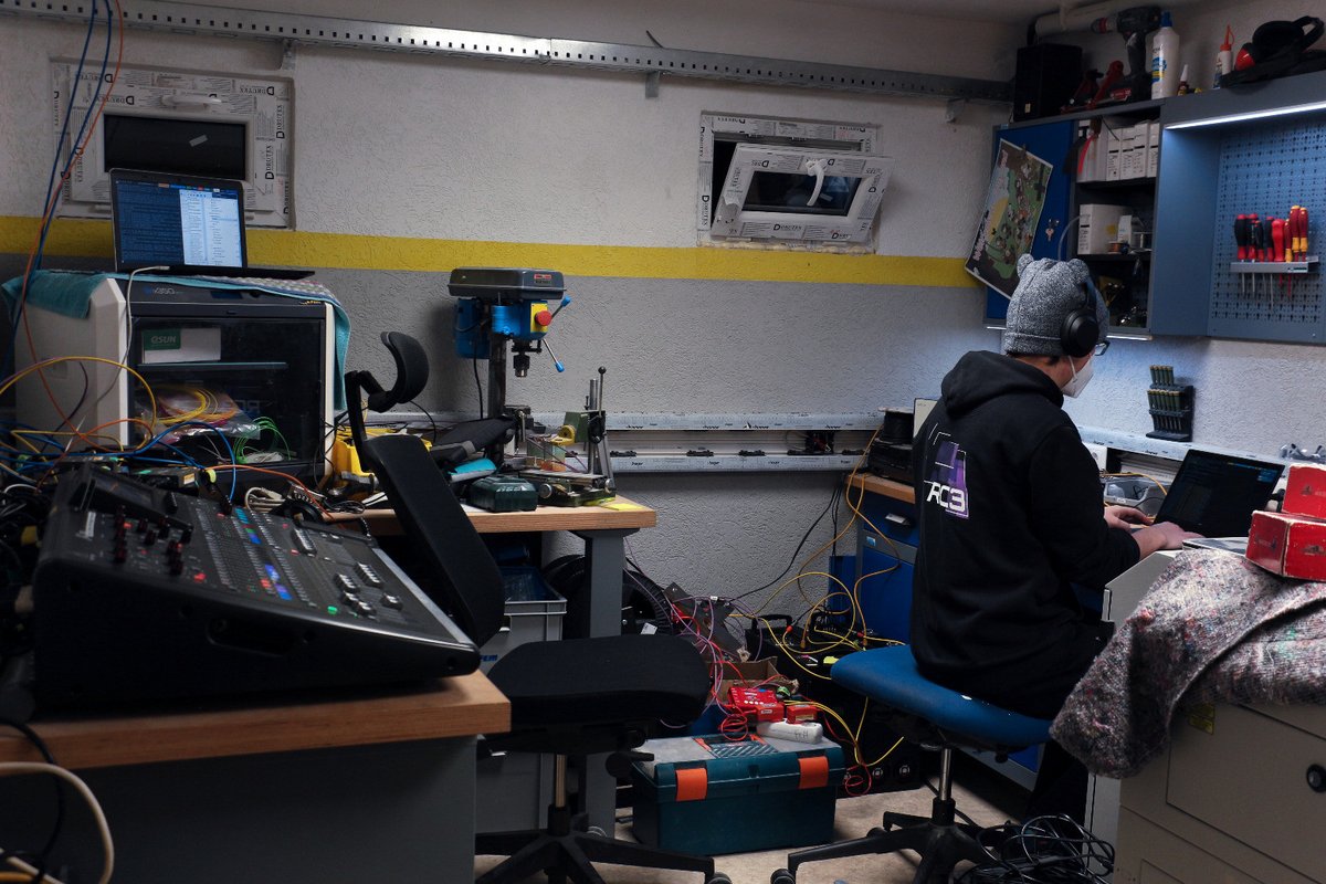 In der Audioschmiede werden die Translations in unsere Stream geklöppelt.

#rC3