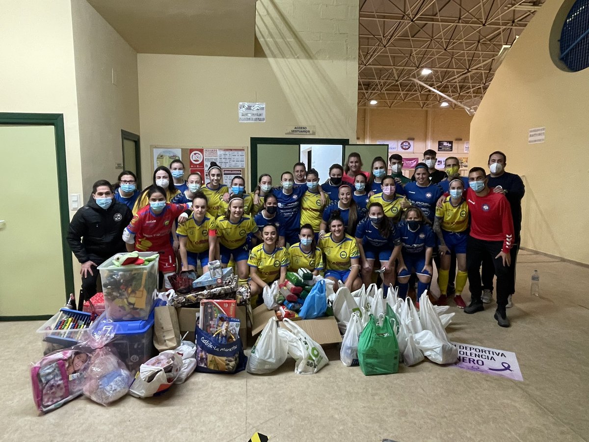 CDSalesianosPto's tweet photo. 🎅🏼 Tanto el @cspuertollanocf como el @CDSalesianosPto queremos dar las gracias a todos los asistentes por sus aportaciones, y al @cta_FFCM de la @FFCM_es por su colaboración altruista en este partido 

¡Muchas gracias a tod@s! https://t.co/n3Q7eu5aep