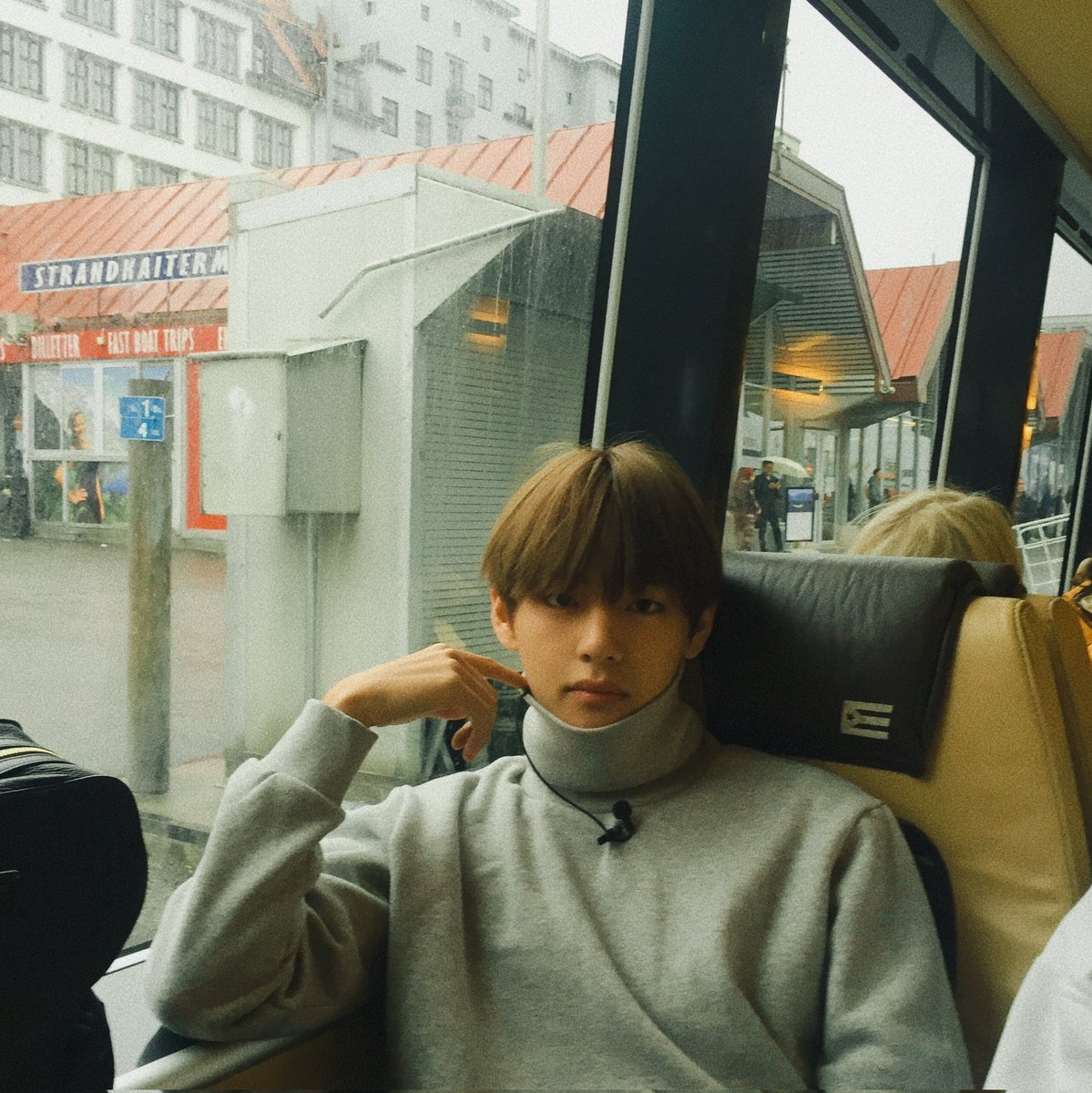 vanteroom's tweet photo. hobi you are a blessing https://t.co/FsQHCNkT7T