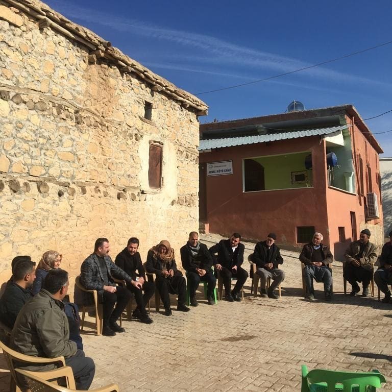 EyupSuba2's tweet photo. İl Başkanımız Sayın @mserifaydin tarafından başlatılan, 16 ilçe ile birlikte 17. ilçede buluşma programına #ÇERMİK ilçesi ile devam ediyoruz.

İlçe Başkanımız Sn.Veysel YAĞMUR  ile beraber Aynalı Petekkaya Mahalle sakinleriyle bir araya geldik.
@MahsumMelikoglu 
@eyupkadirinan https://t.co/Hgl3MmPFJC