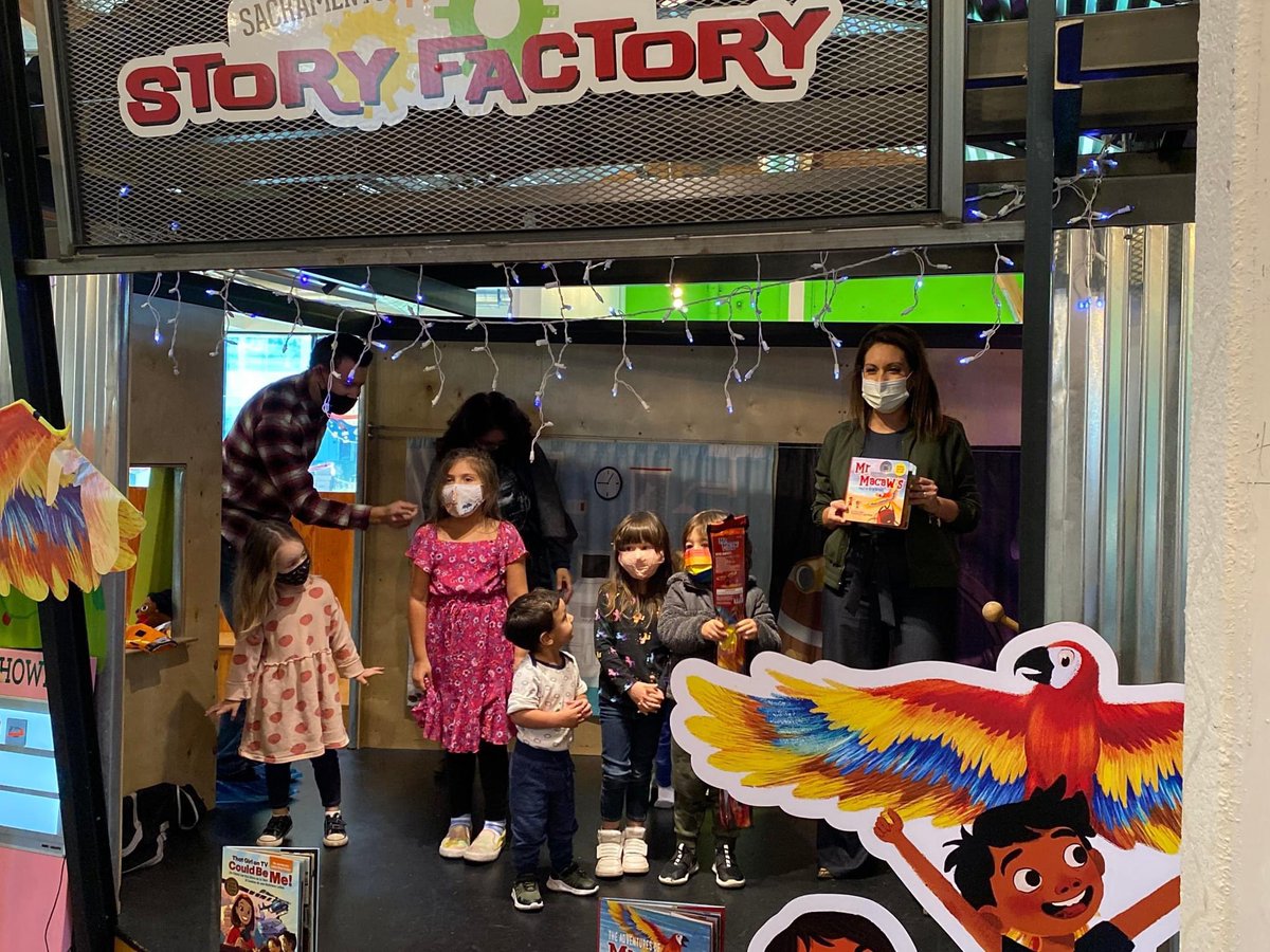 CityofRCordova's tweet photo. Earlier this month, Leticia Ordaz, a local news anchor/reporter and author, read her new book, The Adventures of Mr. Macaw at @SacKidsMuseum in #RanchoCordova! Leticia read to an excited and enthusiastic crowd! #RanchoCordovaInspires https://t.co/GJGEUa2GpJ