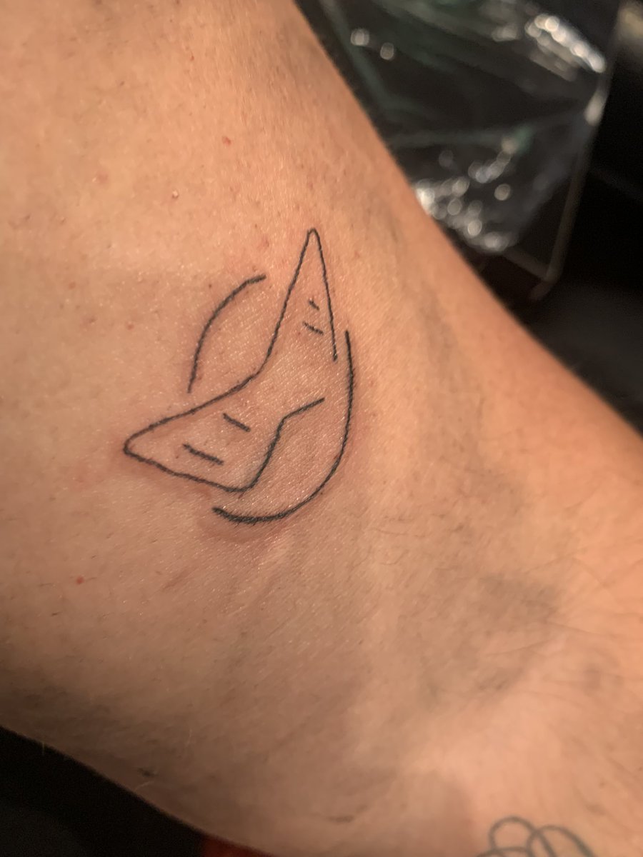 Azza_NZ's tweet photo. So a friend messaged me saying did I want a tattoo as she’s been learning and needed a practice canvas, then my 27th sub anniversary came up so I couldn’t think of a better think of a better tattoo to get! #sassysquad https://t.co/UxLygcPjOh