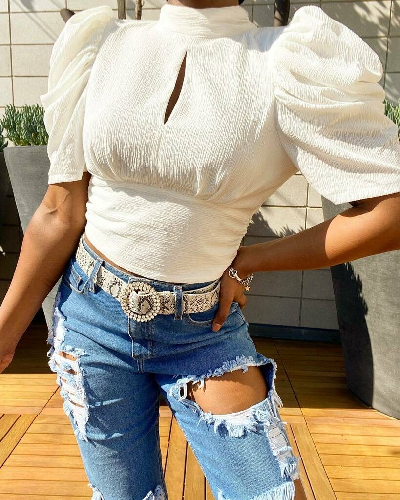 daretobechic's tweet photo. Step out in something chic 🤍 
Get this entire fit for up to 70% OFF! Link in bio 🔥🔥

Tap to shop✨

- Oh So Chic Open Back Cropped Blouse
- Chic Snakeskin Jeweled Belt
- Aubrey High Waisted Ripped Mom Jeans
- Reach For The Stars Chain Bracelet 

Retail therapy now and pay… https://t.co/0jABPkXLT4