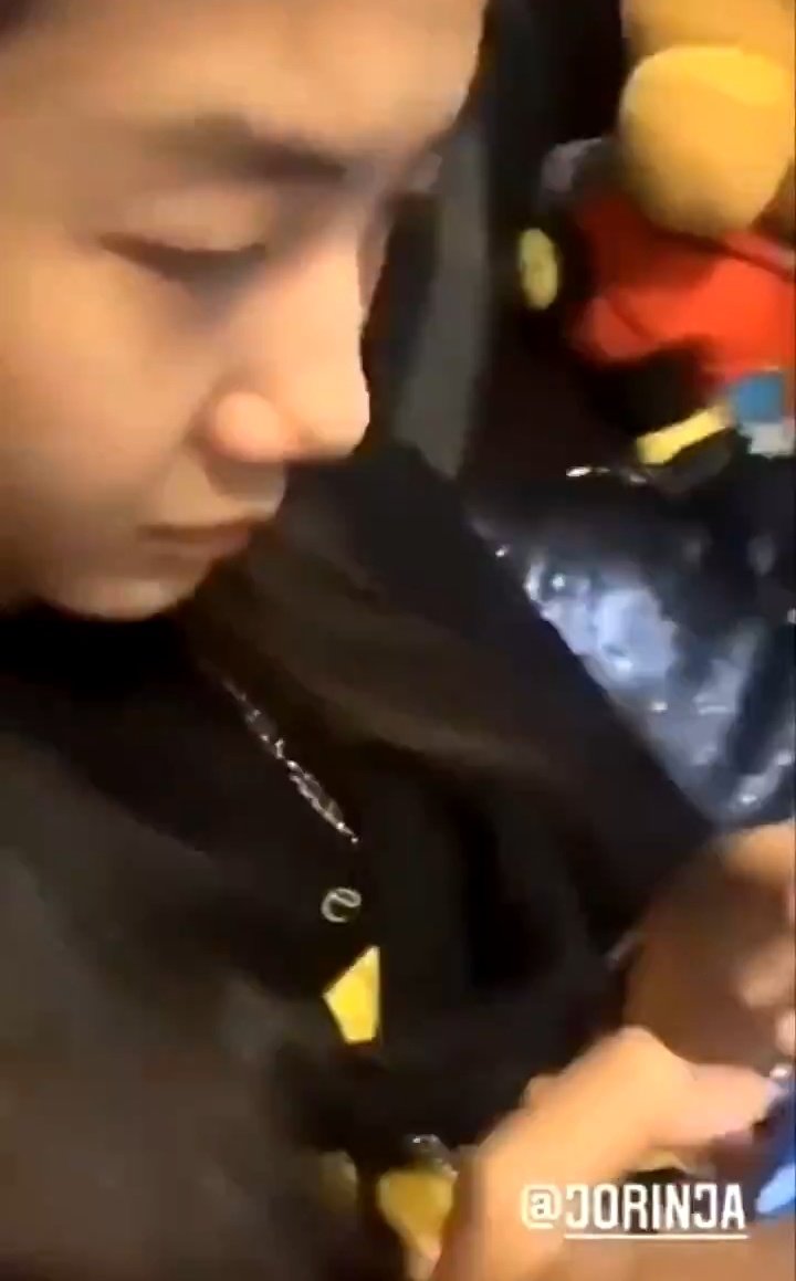 sivkjor's tweet image. ไม่คิดไม่ฝันว่าจะได้เห็นภาพนี้ จากวันนั้นที่พี่มายด์นั่งเฝ้านั่งดูโจเล่นเกม สู่วันนี้พี่มายด์นั่งจ๋องเปงตะเน้กเล่นเกมข้างๆโจ ฮืออออออออน่ารักกกกก😭😭😭