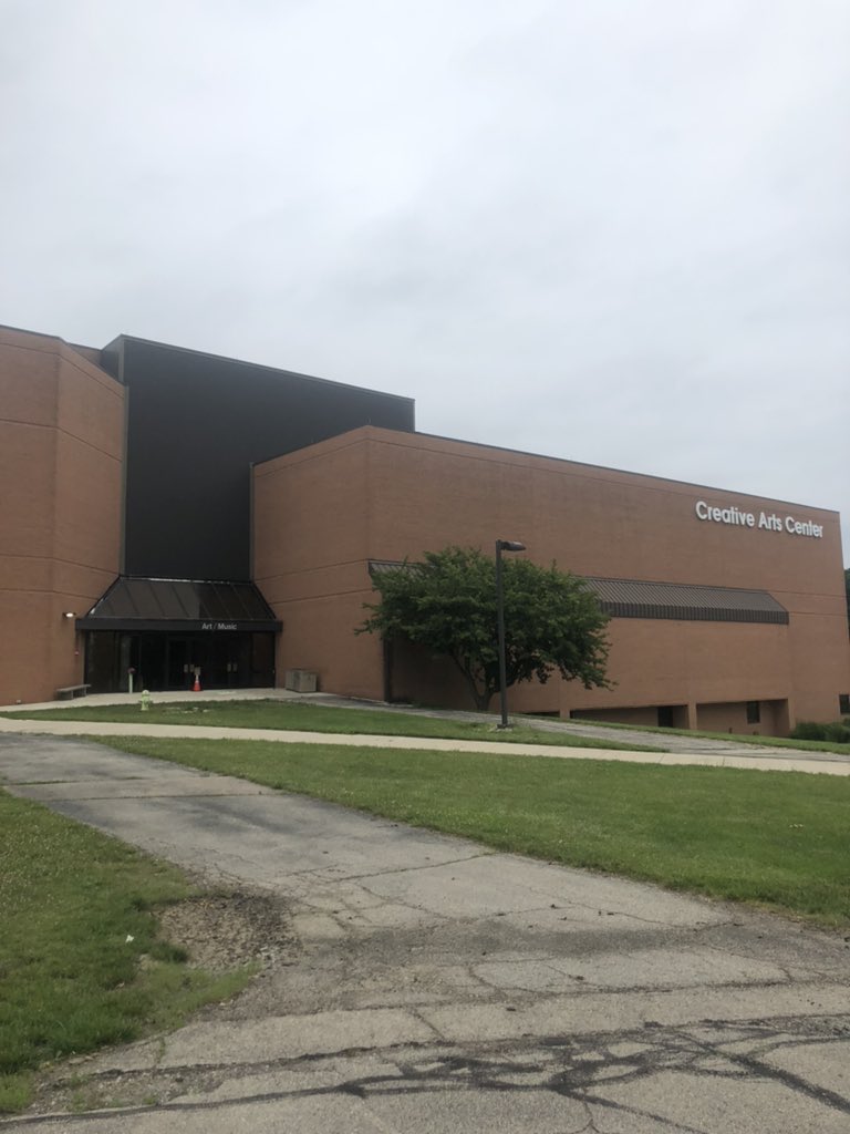 connorroadtrips's tweet photo. Here is the Creative Arts Center at Wright State. This is known for performing, singing, dancing, acting, theater, and art. This is a very confusing and weird building because there so many second floors. #usa #ohio #greenecountyohio #bathtownshipgreenecountyohio https://t.co/4ZV7mgrcvf