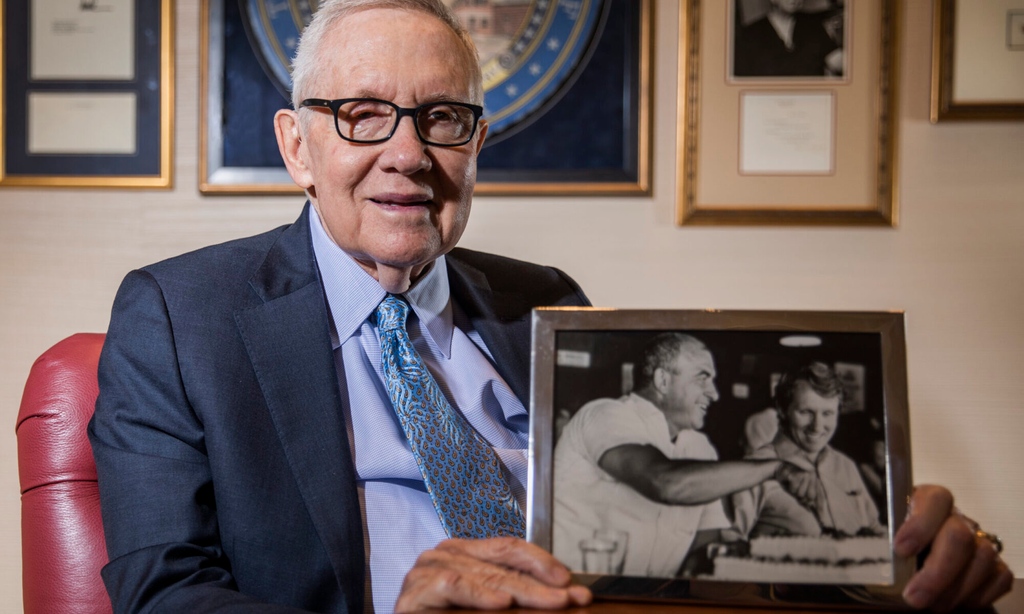 We are heartbroken to learn of former U.S. Senate majority leader Harry Reid's passing. A champion of rural America, #publiclands, &amp; hard honest work, Senator Reid taught us the value of collaboration &amp; compromise in all situations. May he rest in peace.

📸 <a href="/TheNVIndy/">Nevada Independent</a>
