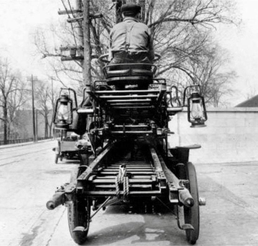 fireheritageusa's tweet photo. #FireHistory 

A unique photo of the old school Tillerman (1923)

Station 44 - Location unknown.

Source: https://t.co/koj4ZaXk4v

(Picture Credits: Max McLaughlin @justoldtrucks (Bill Aumack) // Post Credits: @TDAtiller). https://t.co/Yx9MT8Lril