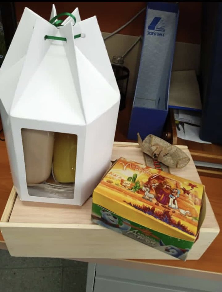 firecarlos132's tweet image. Para el Cuerpo Oficial de Bomberos Medellín no hubo "forma" de algún agasajo por supuesto Riesgo de contagio COVID, pero para el equipo @dagrdmedellin si hubo forma de hacerlo, el colmo de todo fue que la "reunión" la hicieron en nuestra estación de Guayabal. @lauraduos