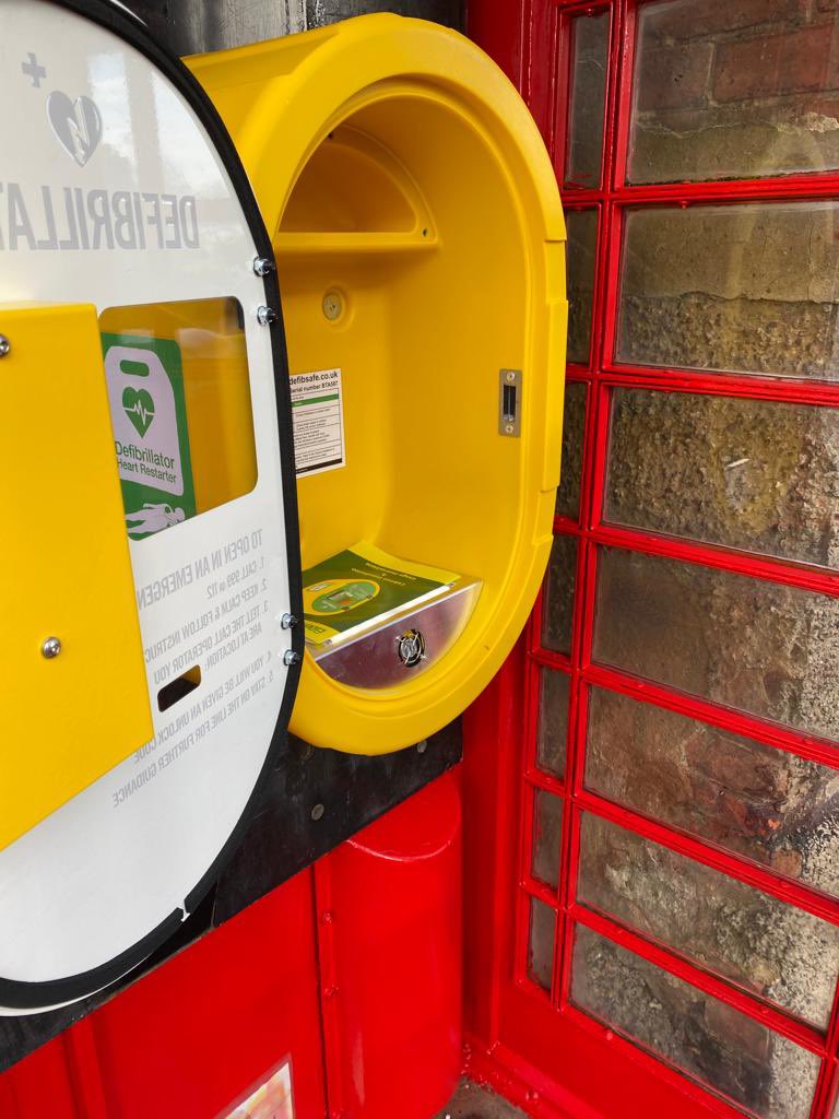 Defib4lifeLtd's tweet photo. Busy day Defib4Life Ltd two installations both tricky places, pole mounted and telephone box Defibsafe2 cabinets installed, keeping the cost low to get more into the communities, expert advice, support and best pricing #thecircuit #defibrillator #lifesaving #defibsafe #CPAD https://t.co/Xes5mJF9aU