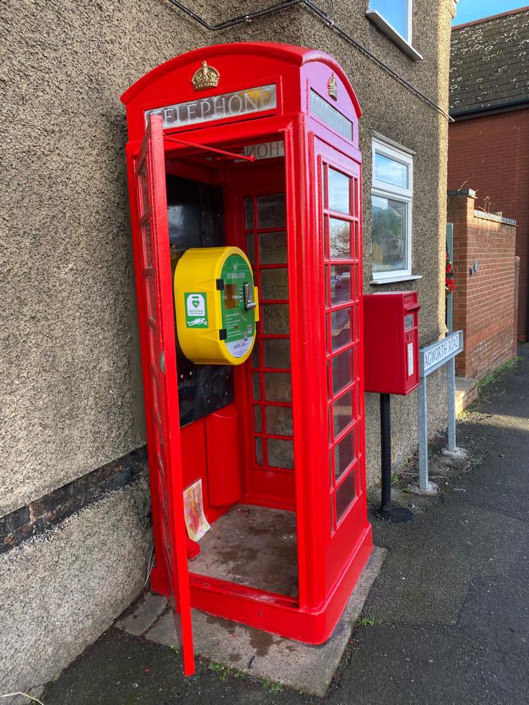 Defib4lifeLtd's tweet photo. Busy day Defib4Life Ltd two installations both tricky places, pole mounted and telephone box Defibsafe2 cabinets installed, keeping the cost low to get more into the communities, expert advice, support and best pricing #thecircuit #defibrillator #lifesaving #defibsafe #CPAD https://t.co/Xes5mJF9aU